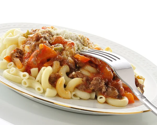 Macaroni met saus en groenten — Stockfoto