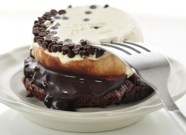 Fudge brownie with ice cream — Stock Photo, Image