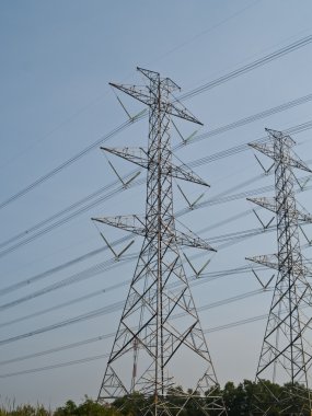 Yüksek voltajlı elektrik direği