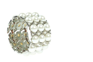 Beyaz bir arka plan üzerinde izole bilezik