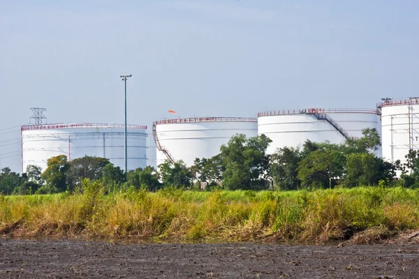 Skladovací nádrže na olej v Thajsku — Stock fotografie