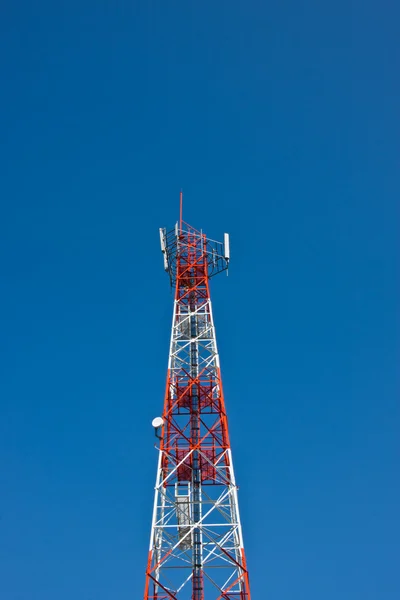 Mobile phone communication repeater antenna tower — Stock Photo, Image