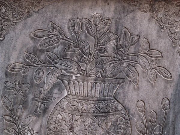古代の花の壁に刻む — ストック写真