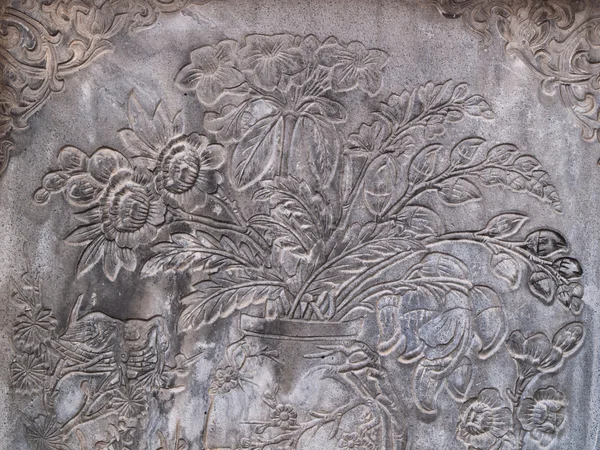 古代の花の壁に刻む — ストック写真
