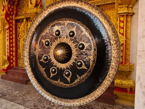 Alter Gong im thailändischen Tempel — Stockfoto