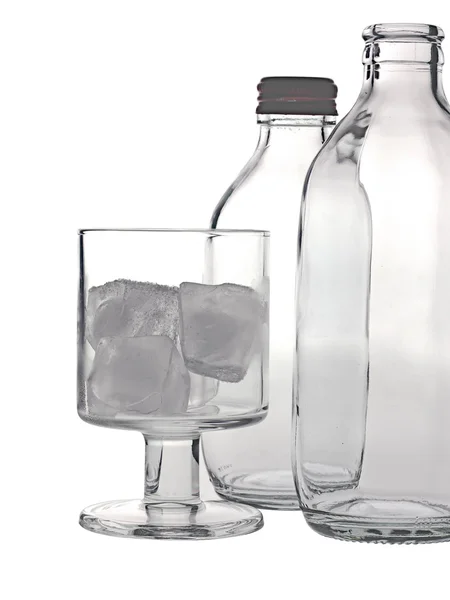 Bottiglia di vetro isolato su sfondo bianco — Foto Stock