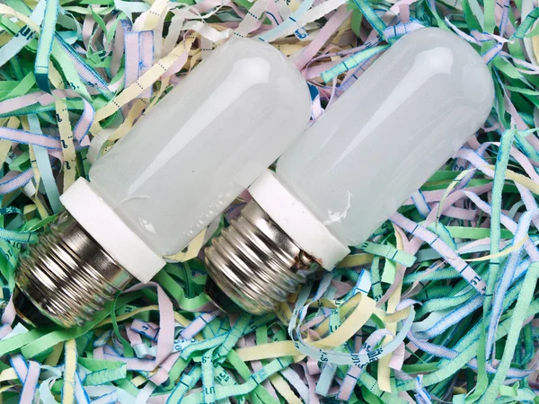 Papel e lâmpada triturados — Fotografia de Stock