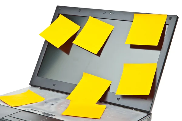 Přenosný notebook izolované na bílém s postits na něm — Stock fotografie