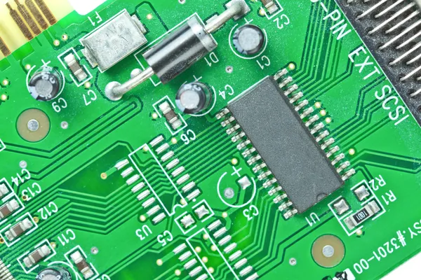 Det moderna tryckt kretskortet med elektroniska komponenter macr — Stockfoto