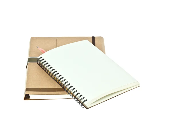 Isoliert hell cremefarben Papier Notizbuch auf braunem Buch — Stockfoto