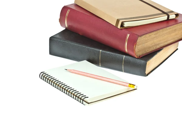 Lápis sobre, caderno de papel de cor creme e livro como fundo — Fotografia de Stock