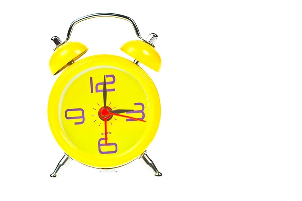 Часы, Желтые часы, показывающие девять часов, изолированные — стоковое фото
