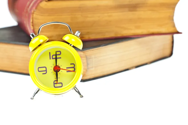 Klok en boek als tijd beheer concept — Stockfoto