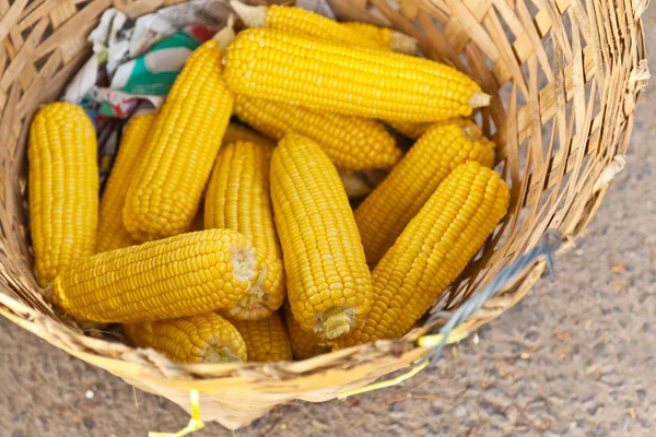 Fruit, raw corn in wicker basket — Stock Photo, Image