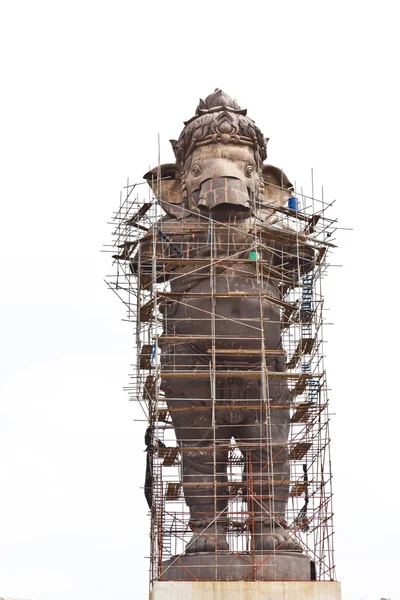 Stavebnictví, hinduistický bůh ganesh v thajském chrámu — Stock fotografie