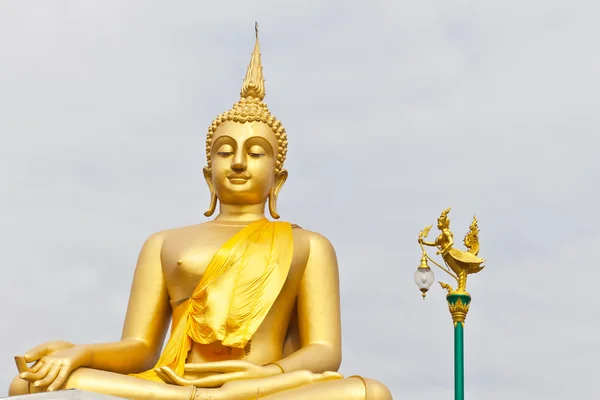 Big Golden Buddha statue in Thaland temple — Stock Photo, Image
