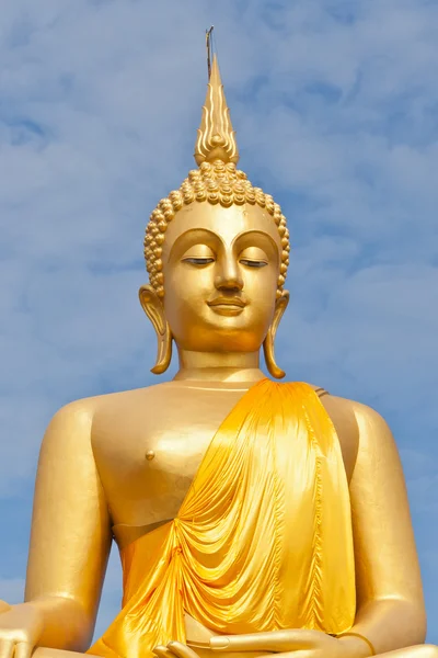 Μεγάλο χρυσό άγαλμα του Βούδα στο ναό της thaland — Φωτογραφία Αρχείου