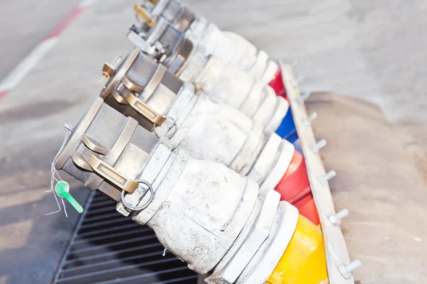 Varias boquillas de bomba de gasolina en la gasolinera para el transporte —  Fotos de Stock