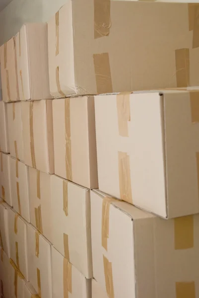 Wielki stos kartonów — Zdjęcie stockowe