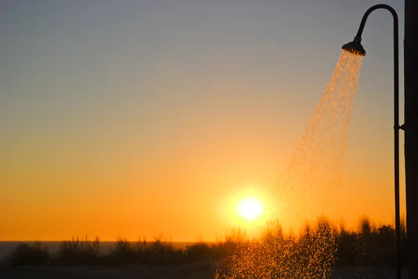 Outdoor Shower At The Beach During Sunset — Stock Photo, Image