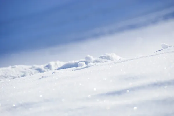 Nieve blanca en un día soleado — Foto de Stock