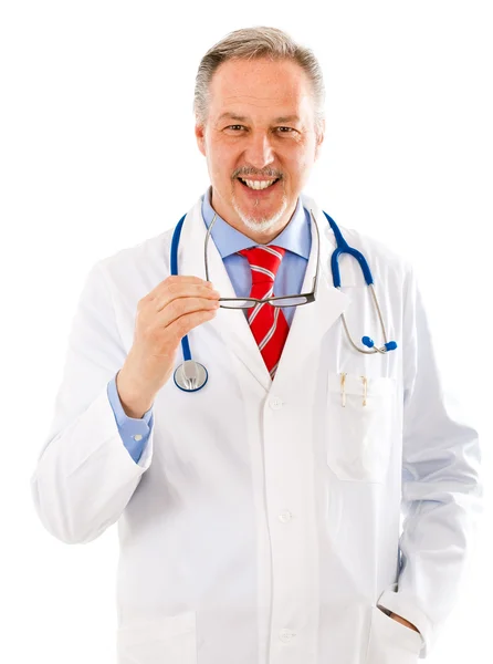 Зрелый доктор изолирован на белом — стоковое фото