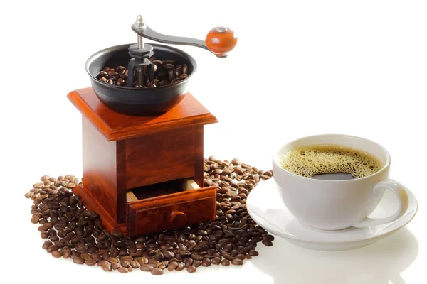 Cup of coffee and grinding mill with coffee seeds on the white b — Stock Photo, Image