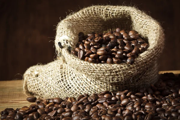 Семена кофе на мешочке — стоковое фото