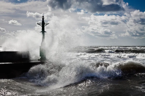 Latarnia i sztorm na Bałtyku — Zdjęcie stockowe