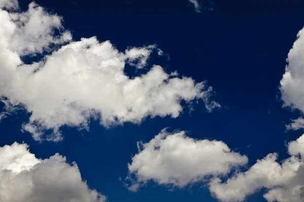 Himmel und Wolken Hintergrund — Stockfoto