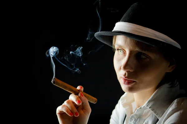 Woman in black hat with cigar — Stock Photo, Image