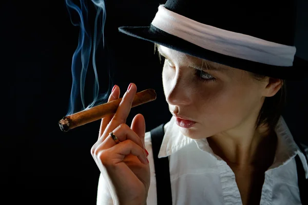 Woman in black hat with cigar — Stock Photo, Image