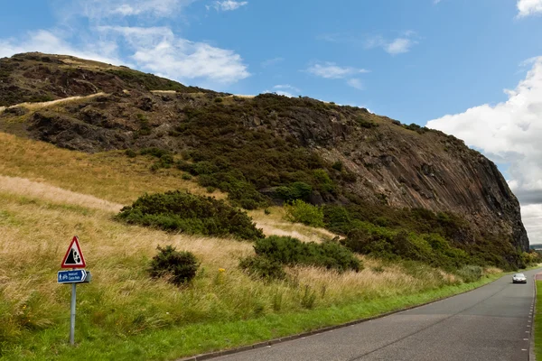Duddingston carretera en la base de la colina — Foto de Stock