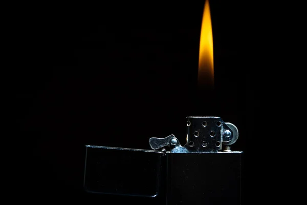 Gaslighter w czarnym tle na białym tle — Zdjęcie stockowe