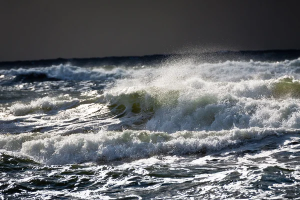 Big waves with foam on sea — Stock Photo, Image