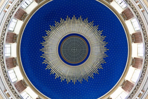 Blaue Kuppel einer Jugendstilkirche — Stockfoto
