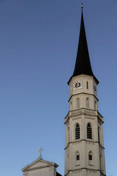 En gammal kyrka (michaelerkirche) på michaelerplatz, Wien — Stockfoto