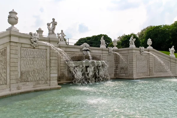 城堡丽城的大型喷泉 — 图库照片