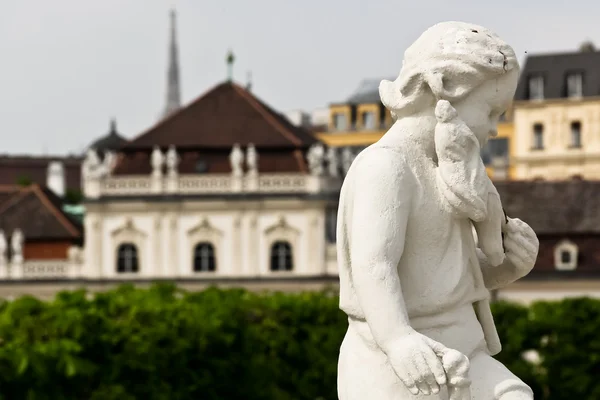 Rzymskie rzeźby przed zamek belvedere — Zdjęcie stockowe