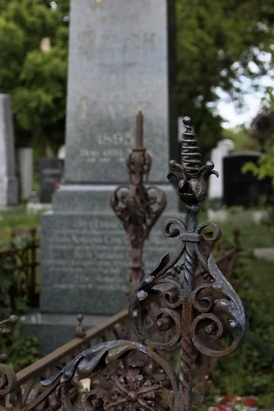 Metal detail on a grave — Stock Photo, Image
