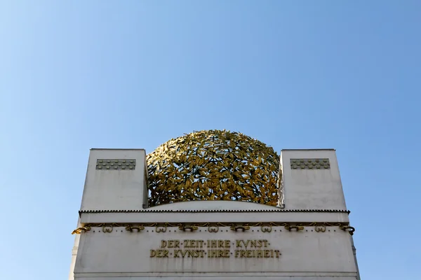 Golden laurel cupola — Stock Photo, Image