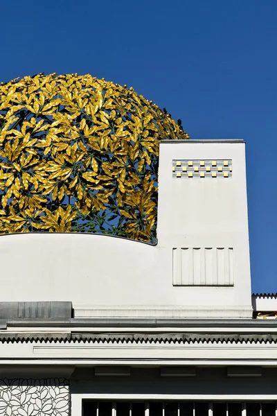 Golden cupola of laurels — Stock Photo, Image