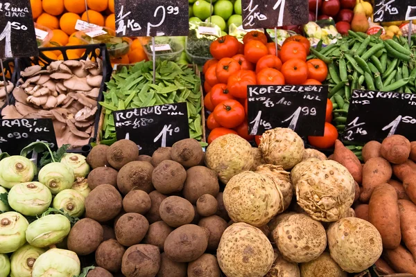 Vegetables on a market — Stock Photo, Image