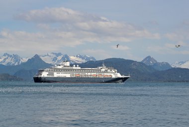 Alaskan cruise ship clipart