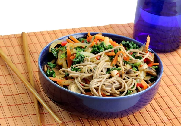 Soba noodles with vegetables — Stock Photo, Image