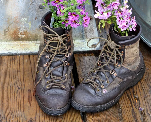 Reutilizar botas viejas —  Fotos de Stock