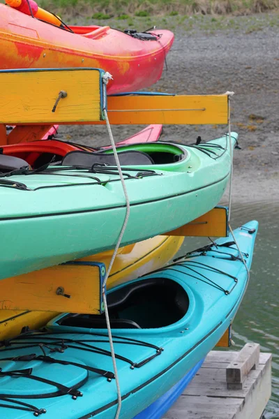 Kayaks colorés — Photo