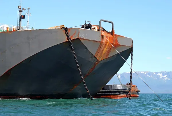 大型燃油驳船的弓 — 图库照片