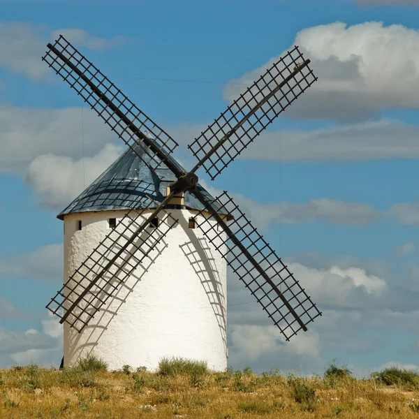 Středověká španělský větrný mlýn — Stock fotografie