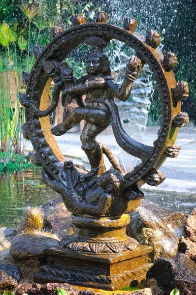 湿婆神 nataraja-舞王的铜像 — 图库照片